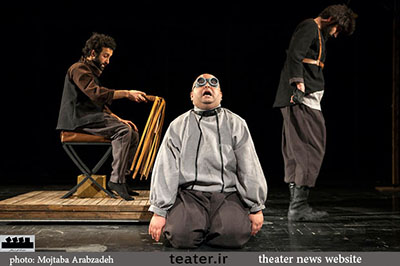 تئاتر «آنسفالیت» در تماشاخانه استاد انتظامی آغاز شد تئاتر «آنسفالیت» در تماشاخانه استاد انتظامی آغاز شد