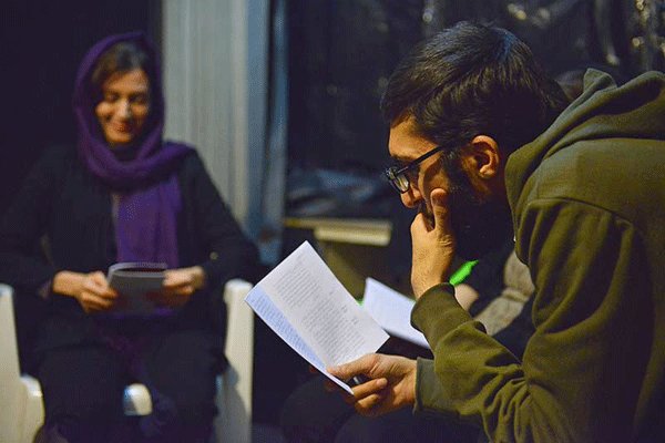 خوانش «کبوتری ناگهان» در تماشاخانه استاد فنیزاده خوانش «کبوتری ناگهان» در تماشاخانه استاد فنیزاده