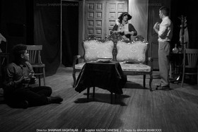 نمایش «گمشده در یانکرز» تا 20 اسفند روی صحنه است نمایش «گمشده در یانکرز» تا 20 اسفند روی صحنه است