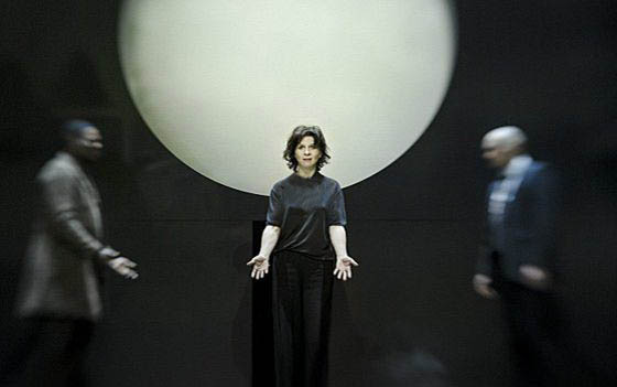 ژولیت بینوش هم به تئاتر آمد ژولیت بینوش هم به تئاتر آمد