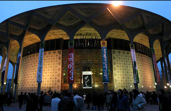 گردهمایی تئاتری در حمایت از هنرمندان مبتلا به بیماری‌های خاص