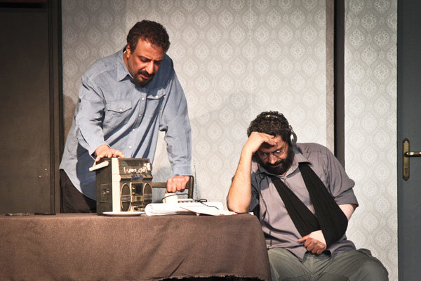 گفتگو با احمد کاوری بازیگر نمایش «پاییز» گفتگو با احمد کاوری بازیگر نمایش «پاییز»