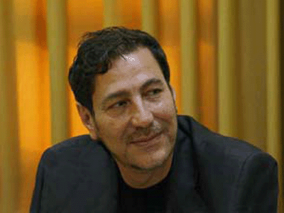 مسعود دلخواه نام تئاترش را تغییر داد