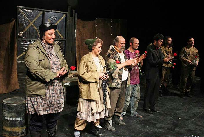 کورش نریمانی نمایش «خانه کاغذی» را افتتاح کرد