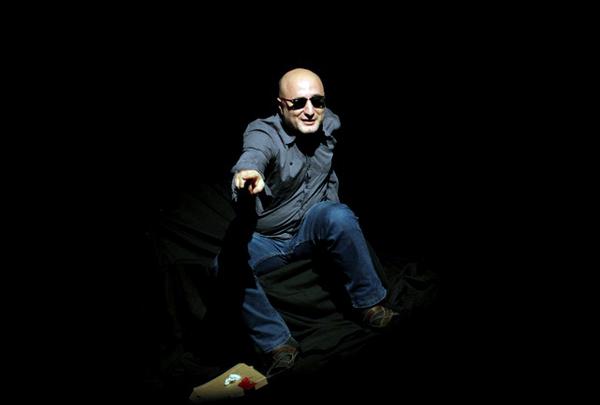 تمدید اجرای مونولوگ «همه چیز می‌گذرد، تو نمی‌گذری»