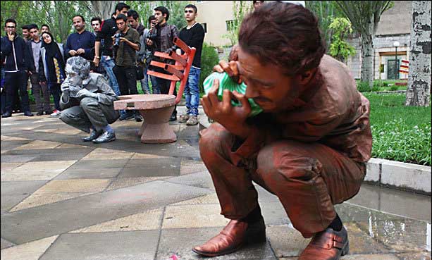 برپایی جشن اردیبهشت تئاتر نمایشگران خیابانی