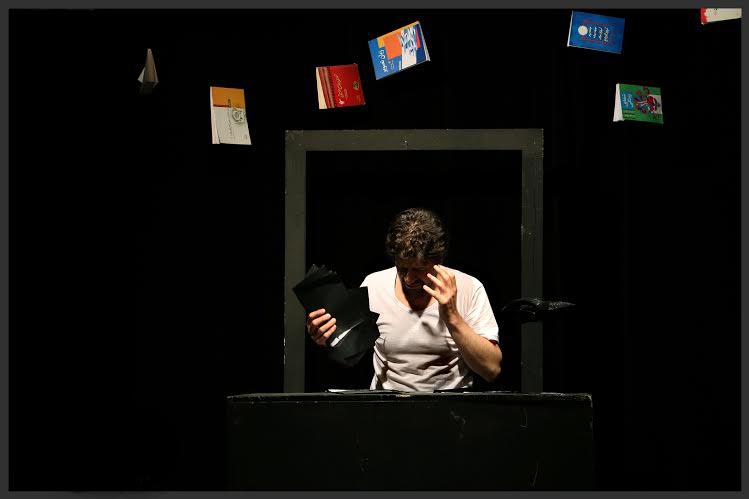 نمایش «بیوگرافی حادثه ای که در ... اتفاق افتاد» روی صحنه است