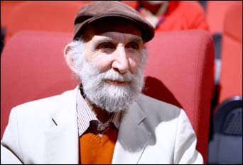 اسماعیل خلج: نمایش‌نویسی در استان‌ها، مستعد و نیازمند حمایت است