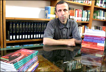 حسین فدایی حسین: تئاتر باید وارد محیط‌ های اجتماعی شود