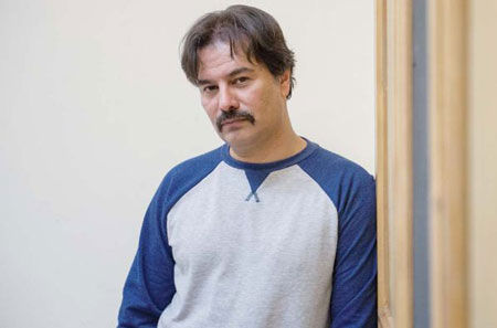 پیمان قاسم خانی «دست نیافتنی‌ها» را افتتاح می‌کند