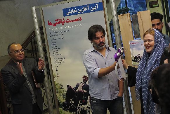 نمایش «دستنیافتنیها» در تماشاخانه ایرانشهر افتتاح شد نمایش «دستنیافتنیها» در تماشاخانه ایرانشهر افتتاح شد