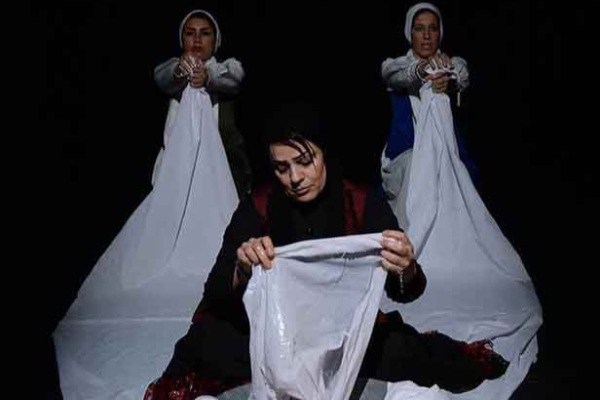 نمایش «خون مردگی» روز پنجشنبه روی صحنه نمی‌رود