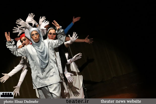 صورتک تئاتر البرز غمگین است