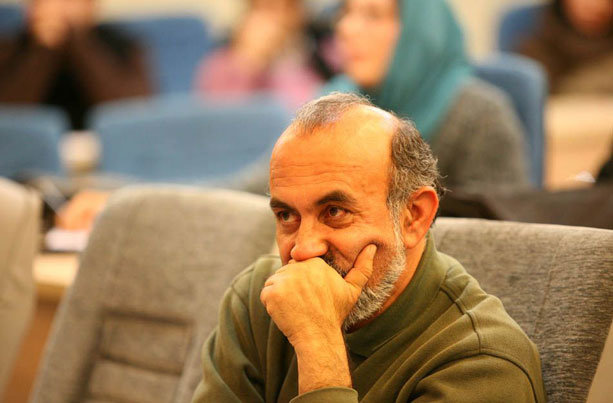 عادل بزدوده نمایش «کوزه عسل نیست» را آماده اجرا می‌کند