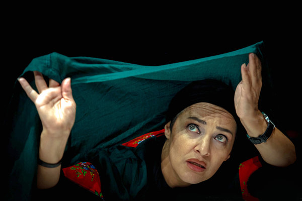 رویا نونهالی و تجربه اولین کارگردانی تئاتر