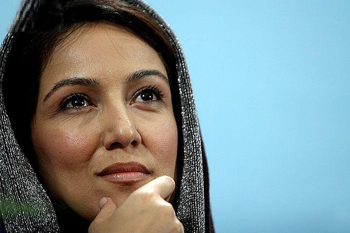 بازیگران نمایش «عاشقانه های ناآرام» تکمیل شد