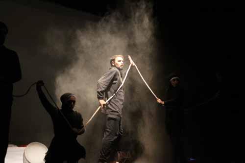 اجرای نمایش«روایتی تازه از قصه ای کهن» در اداره تئاتر