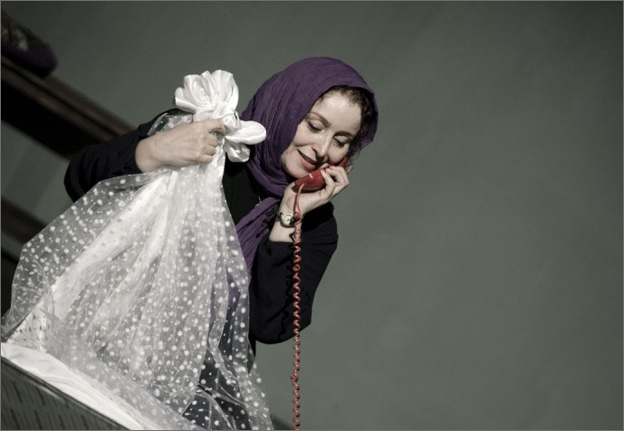 ژاله صامتی با «پپرونی برای دیکتاتور» به صحنه تئاتر می‌آید