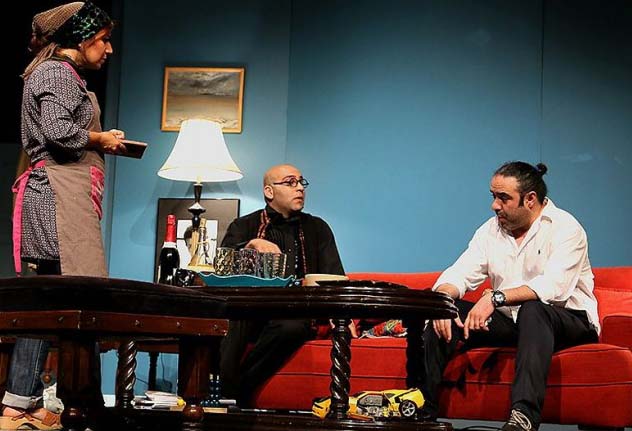 نگاهی به نمایش «اسم» / سرگشته در میان نام‌ها