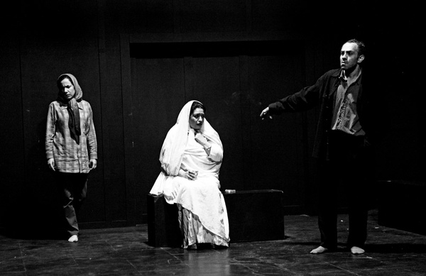 «سعادت لرزان مردمان تیره روز» چهارم مرداد به صحنه می‌رود