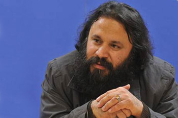 کوروش زارعی : نمایش‌های تولیدی برای جشنواره تئاتر رضوی در کل کشور اجرا شود