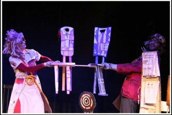 اجرای «صندلی‌ها» ویژه هنرمندان و خبرنگاران