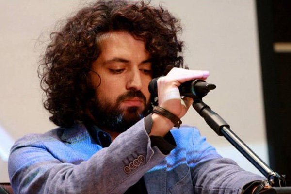 دست اشکان خطیبی روی صحنه «هامون بازها» شکست