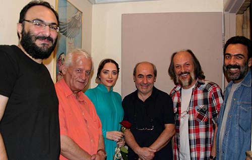 کمال تبریزی، محمد چرمشیر و اکبر عالمی « فصل شکار بادبادک ها »را تماشا کردند