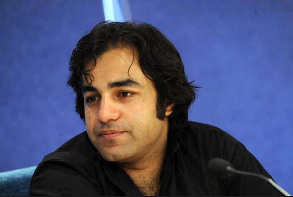 آرش عباسی همزمان دو نمایش اجرا می کند