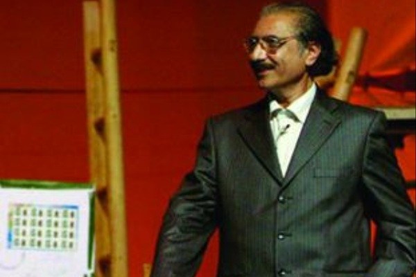 ناظرزاده زنگ آیین افتتاح نمایش «وقت ناهار» را به صدا در میآورد ناظرزاده زنگ آیین افتتاح نمایش «وقت ناهار» را به صدا در میآورد