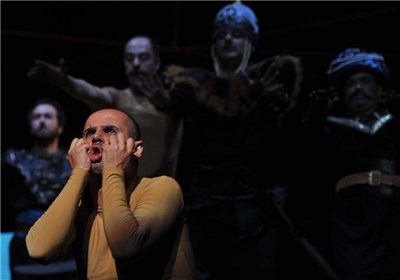 بازیگر نمایش «دور روی روایت نادری» دچار سانحه شد