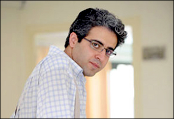 ایوب آقاخانی: تئاتر دفاع‌مقدس درگیر تعصبات غلط برخی مدیران است