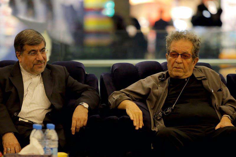 علی جنتی به تماشای تئاتر مهرجویی نشست