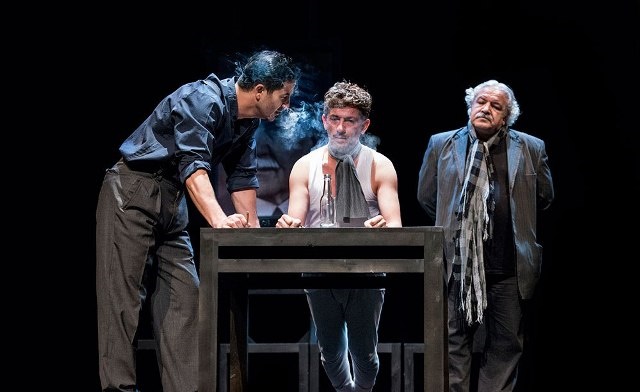 اجرای نمایش «مردگان بی کفن و دفن» تمدید شد