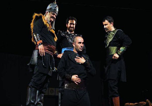 نمایش «دو روی روایت نادری» به هما روستا تقدیم شد