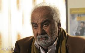 ناصر ملک‌مطیعی زنگ افتتاحیه نمایش «من آنجا نیستم» را به صدا در می‌آورد.