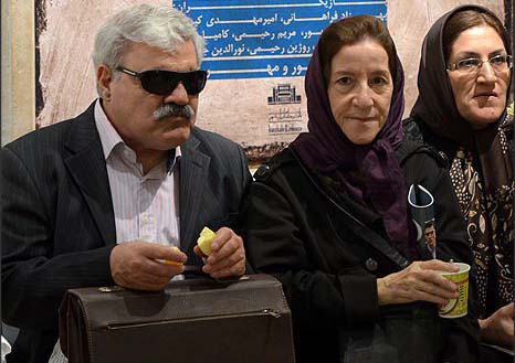 «گل و قداره» برای نابینایان‌ روی صحنه رفت