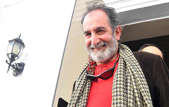 فراخوان فرهاد آئیش برای نمایشگران آقا