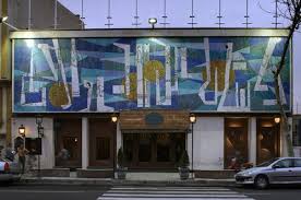 مدیر تماشاخانه سنگلج: پیر تئاتر را تنها نگذارید