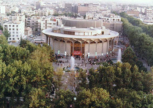 سالن اصلی تئاتر شهر تعطیل نمی‌شود