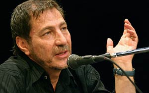 مسعود دلخواه «نفرین‌های تیزپا» را به صحنه می‌برد