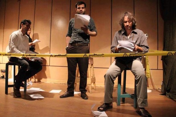 اختلاف‌ها بر سر یک نمایش ادامه دارد