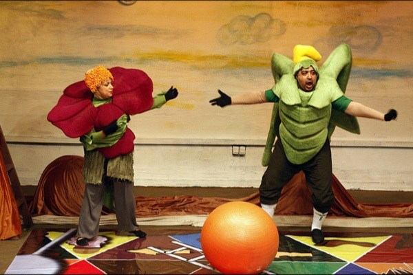 نمایش «یک دقیقه» ویژه هنرمندان اجرا می‌شود