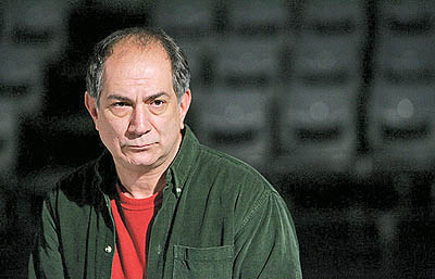 نقد تئاتر این هفته را با حضور آتیلا پسیانی ببینید