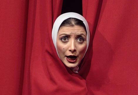 رویا میرعلمی آرایشگر میشود رویا میرعلمی آرایشگر میشود