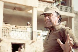 بهرام عظیم پور در سوگ پدر نشست