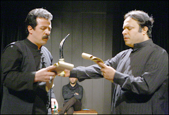 «برگزین» امینی به «نقد تئاتر» می‌رود