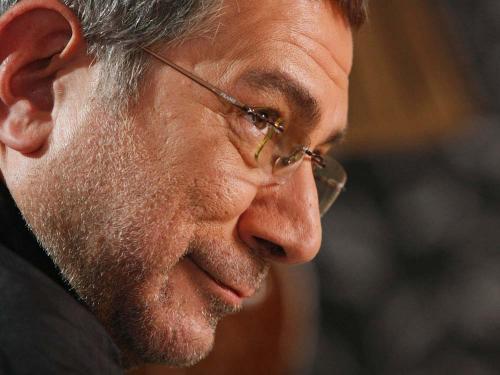 آتیلا پسیانی نمایش گوران را افتتاح می‌کند