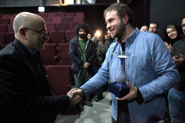 معاون هنری ارشاد از گروه تئاتر لهستانی تجلیل کرد