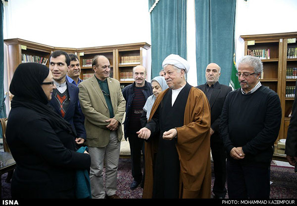 دیدار هاشمی رفسنجانی با جمعی از هنرمندان تئاتر و سینما + عکس